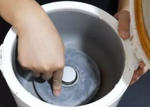 电饭锅这个位置要经常擦，不然越用越耗电，学会告诉家人跟朋友