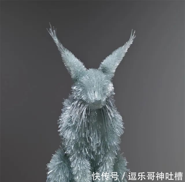 玻璃瓶|破碎的玻璃渣,在艺术家的手中,变成精美绝伦的动物雕塑