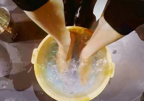 影响华晨宇唱歌的不是踩冰桶、不是做运动,而是他无法抵抗的诱惑