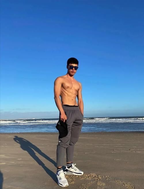 身材|174cm的肌肉爷们看起来像180,这身材简直绝了