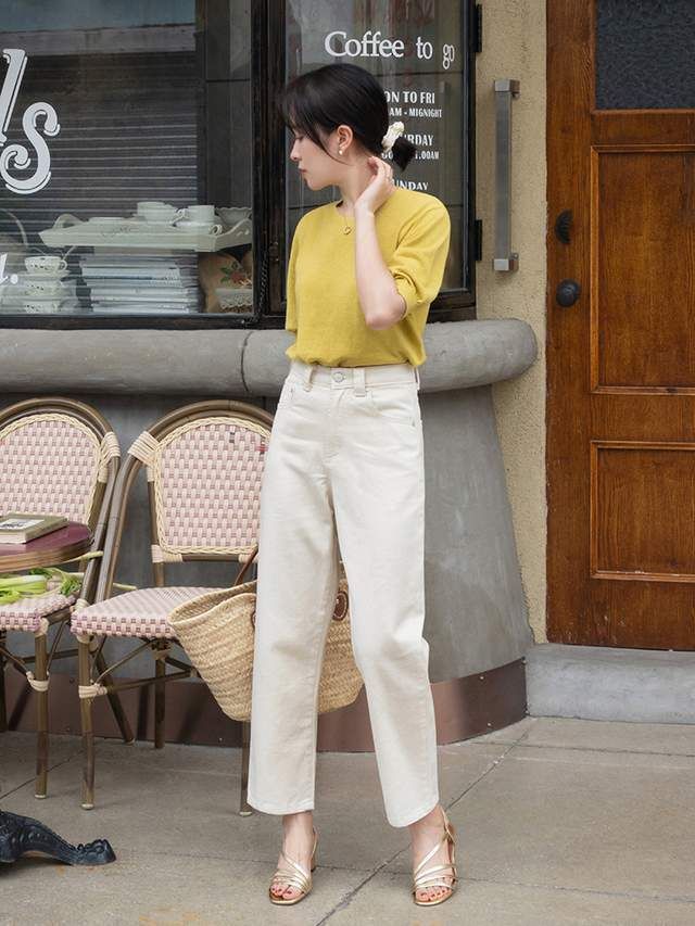 外套|秋季的简约穿搭指南，毛衣外套搭配吊带裙高级时髦，精致大气