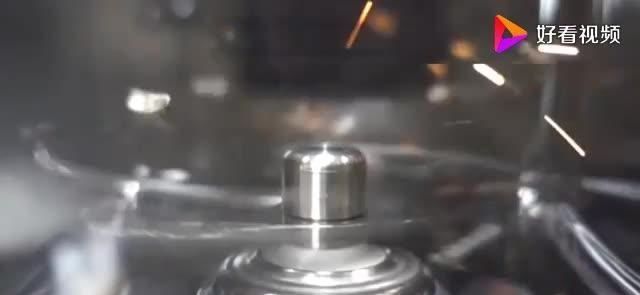 榨成|磁王钕磁铁被扔进搅拌机,火花四溅榨成粉末,难得一见的实验