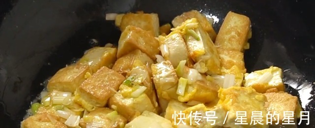 大虾别再炒着吃,加一块豆腐一次炖一锅,孩子爱吃个子长得快!