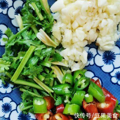 蛏子|大厨教我的捞汁小海鲜的做法，确实比我自己做的讲究