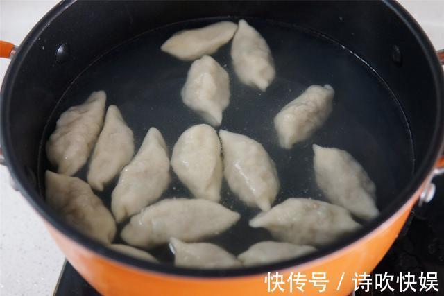 莲藕|秋天吃饺子,韭菜黄瓜都不如这个馅,5元一斤,现在吃正是季节