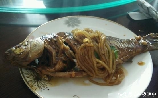 无腥|给鱼肉去腥时,最好别用葱姜料酒,饭店做鱼大厨绝招,鱼鲜嫩无腥