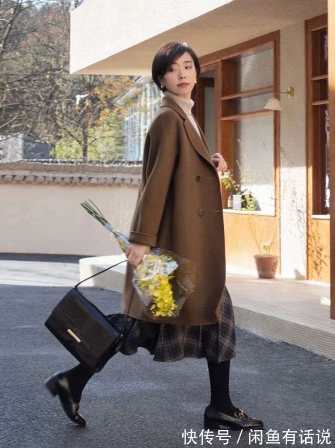 穿搭|女人50岁后别穿这3种鞋了,不好搭配还显廉价,换成另外3种更时髦