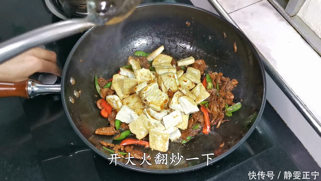 米饭|这才是豆腐最好吃的做法，荤素搭配，香嫩可口，两碗米饭都不够吃