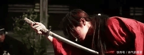 拔剑|对于霸气修长的汉代长剑, 古人都是怎么佩戴才能让自己更迅速拔出剑?