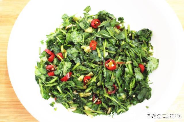 保存香菜不用放冰箱,也别晒干,教您一招,放一个月都不坏