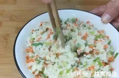 米饭|剩米饭别做蛋炒饭了，教你一个新做法，5分钟出锅，全家抢着吃！