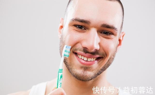 排便|男性过了50岁,还能做到这4件事,说明还很年轻,真让人羡慕