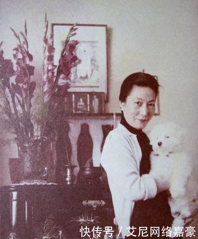 孟小冬和梅兰芳合影,晚年常说:只是一切都过去了罢