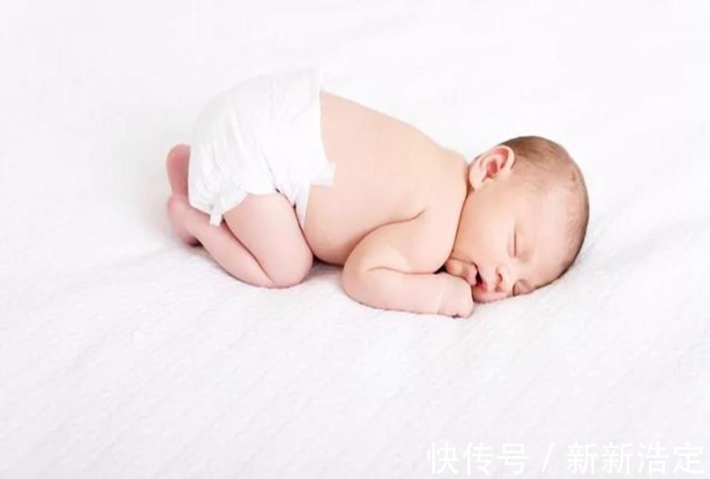 孩子|宝宝的两个部位发凉有情况,家长们要学会判断孩子冷暖,别忽视了