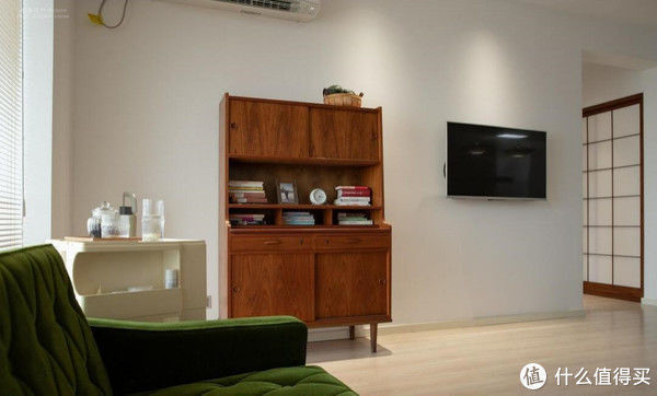 餐厅|80后太太的“穷装”新居火了，大白墙不吊顶，却被评为最美盐系家