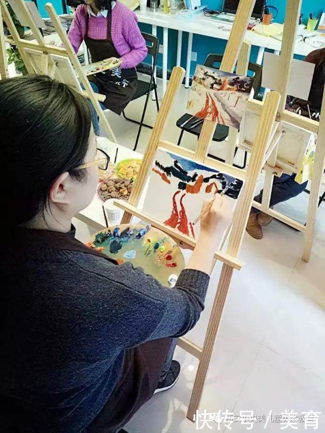 小央|小央美美术教育:成人艺术营,完成你人生中的第一幅作品