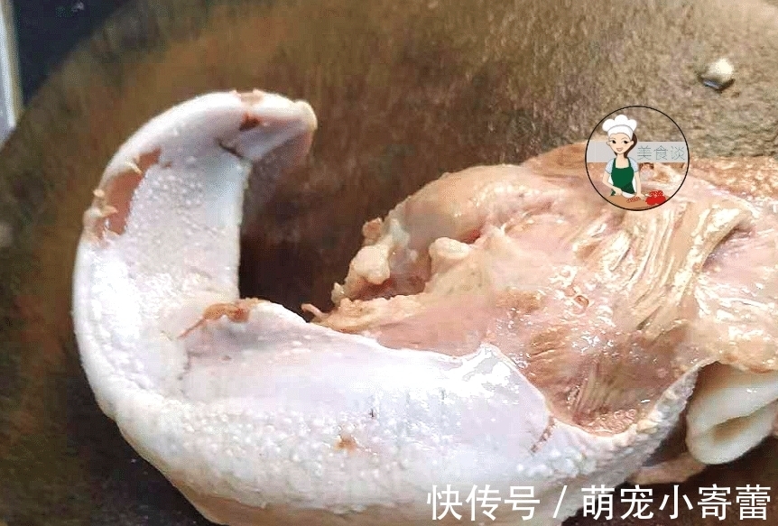 秋天吃牛羊肉不如吃它,35元一条,煮好切片淋上料汁,滋补又馋人