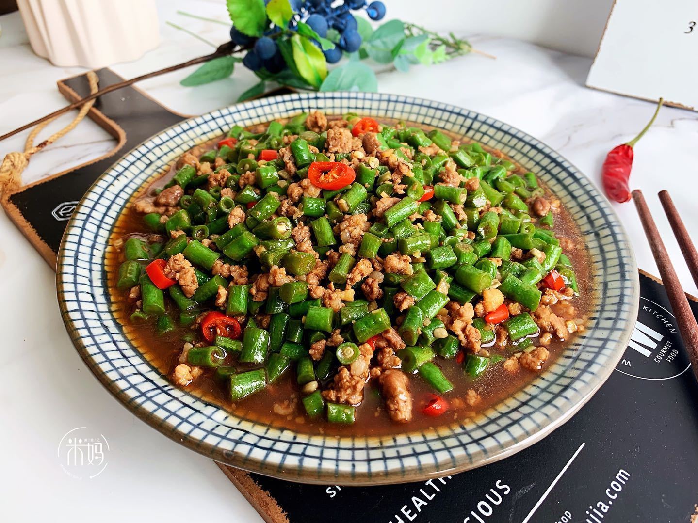 这菜鲜香下饭，不油腻，好吃得不得了，就连朋友都在讨着要秘方