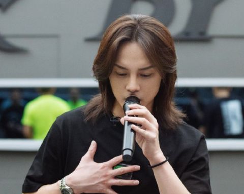 央媒點(diǎn)名置頂《披荊斬棘的哥哥》，多位哥哥被點(diǎn)，他是第一個(gè)