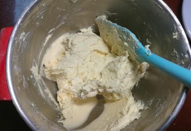 这曲奇香酥可口人人爱吃,自己做很简单,跟我做,百分百成功