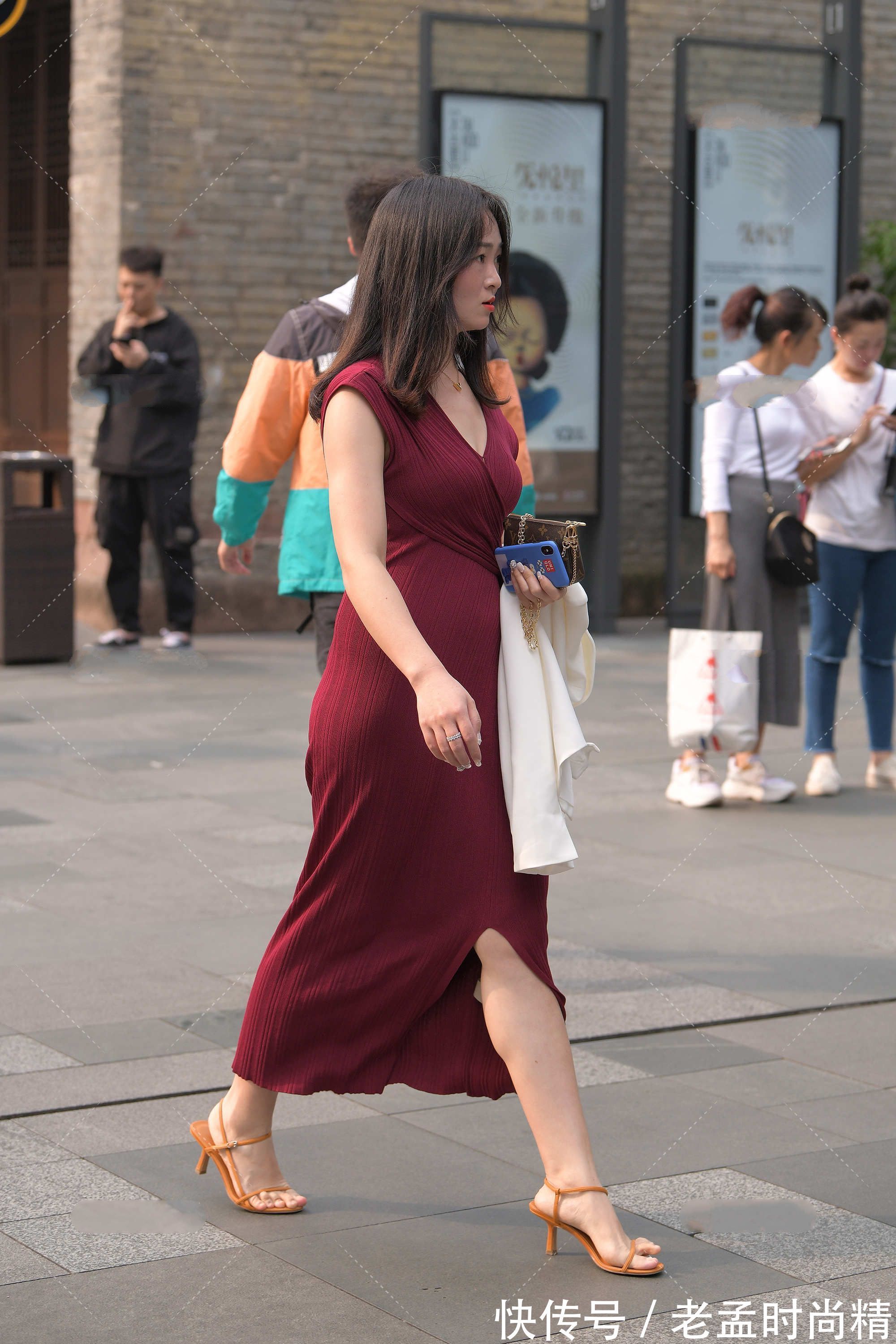 场合|酒红色礼服裙, 重要场合, 帮你轻松hold住全场, 彰显强大气场