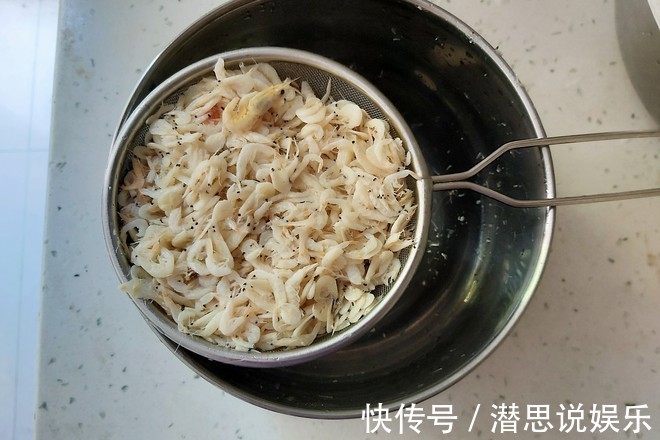 韭菜盒子的家常做法，皮薄馅大而且不出水，香酥又入味，超级解馋