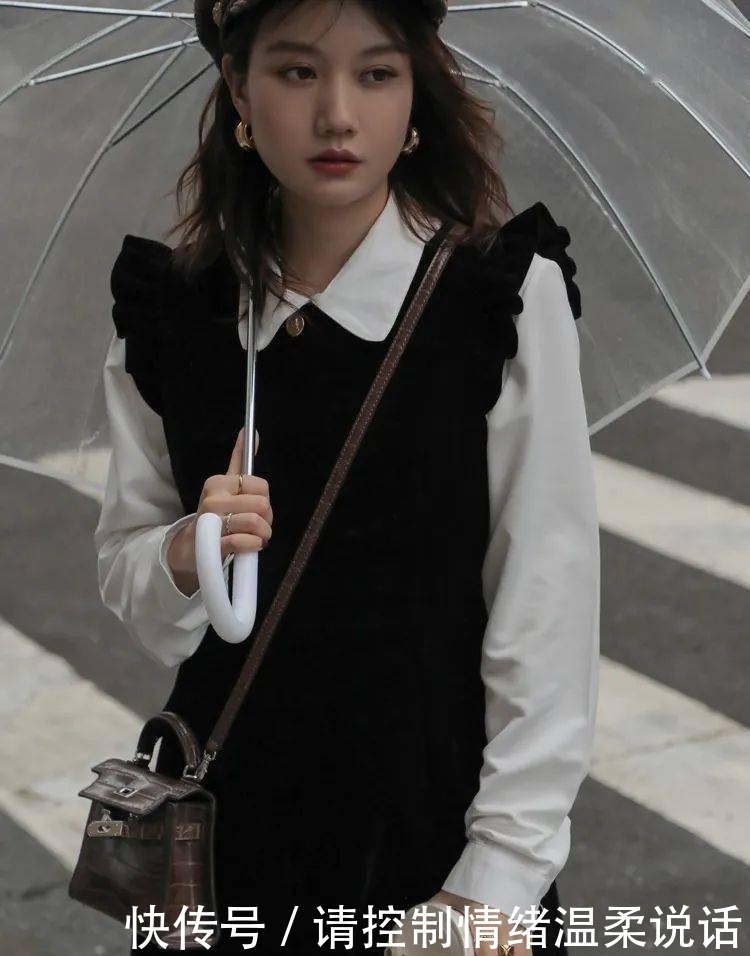 2021年第一套绝美气质穿搭:丝绒裙+毛衣!!!