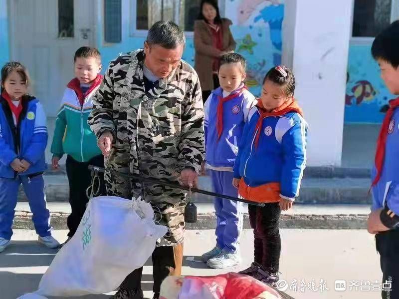 白刘庄小学|牡丹区都司镇白刘庄小学“红领巾回收公司”今日开张