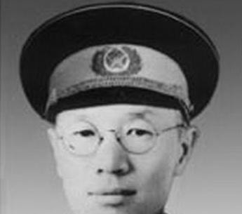 上级|他被上级任命为东北民主联军一纵司令,原司令让贤,跟他学打仗