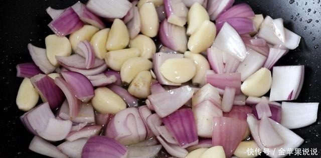 这是鸡腿的特别做法,不要焯水不用过油,味道比饭店做的都好吃