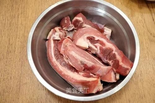 红烧牛肉面：面条筋道，汤香肉嫩，自己在家做超实惠