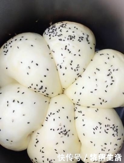 喷香|家人爱吃的馒头,不用水蒸,电饭锅搞定,喷香诱人,比面包还软
