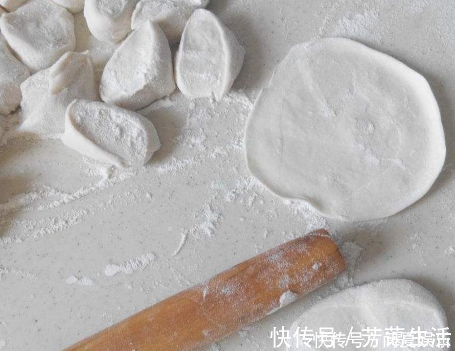 包饺子和面时，多加点这东西，饺子口感劲道光滑，怎么煮都不破皮
