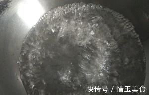 煮饺子水开就下锅?10人有9人做错,多加这一步,好吃不破皮