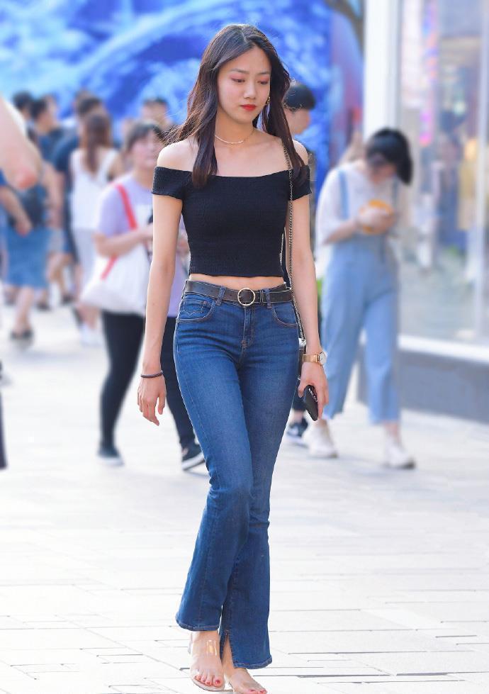 一闪一闪的睫毛，美丽女神虽走简洁路线，却让她拥有特别的韵味