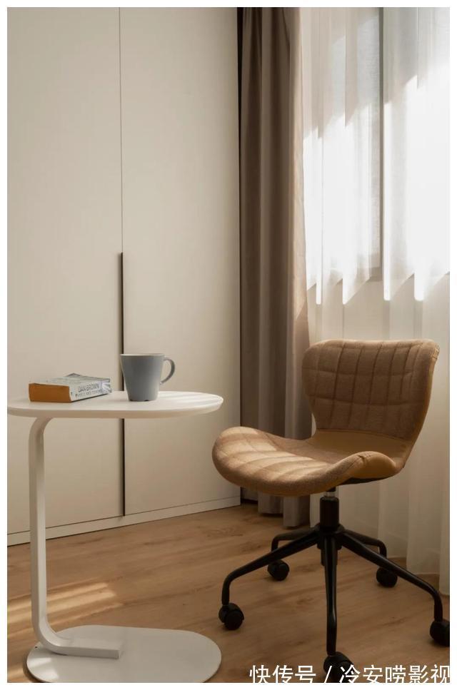 主卧|50㎡一字户型,逆袭两居室,独立厨房+办公区+浴缸全都有,真赞!