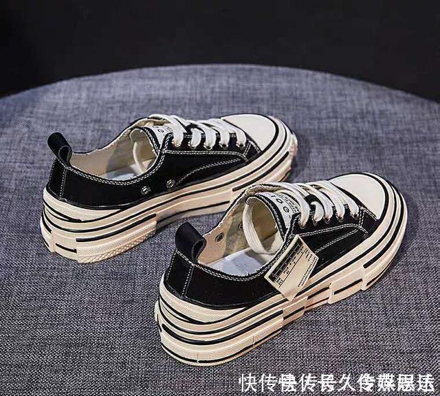 高跟鞋vs厚底鞋,同样显高,对我们身形修饰截然不同