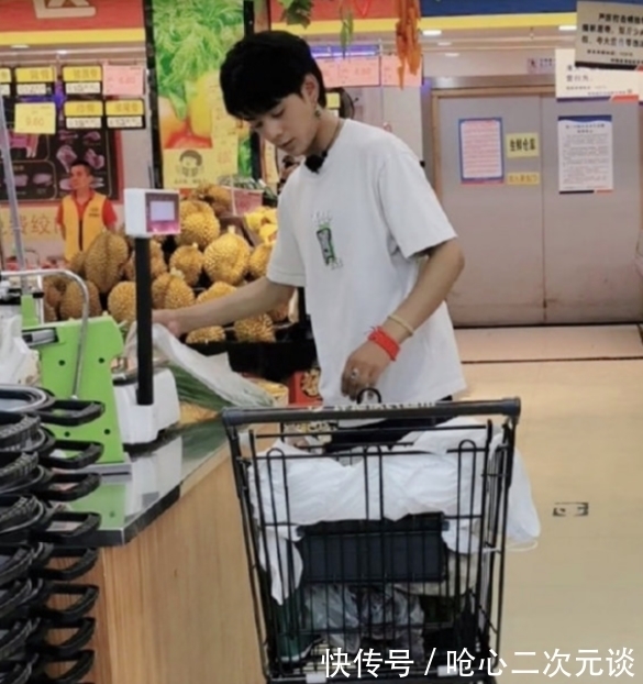 冯绍峰|赵丽颖录制《中餐厅》路透曝光，状态非常好，但这腿瘦得人心痛！