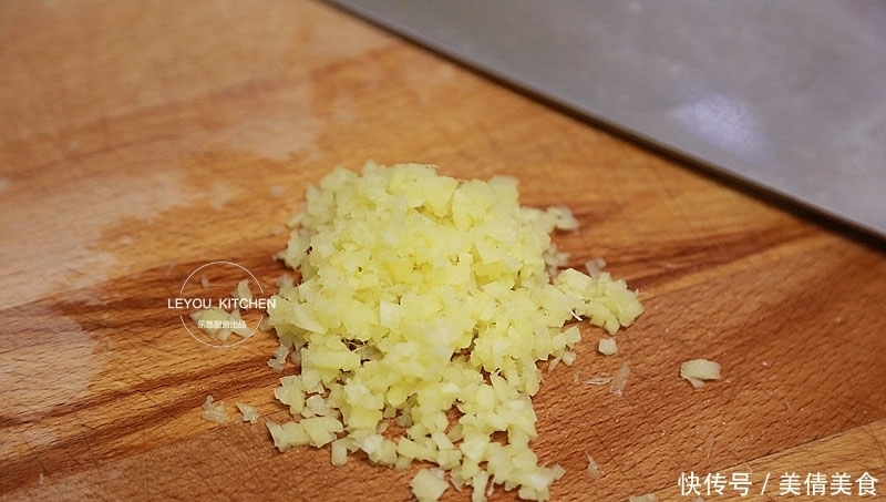 5个鸡蛋、1块姜,花几分钟时间,炒出螃蟹味,又鲜又美