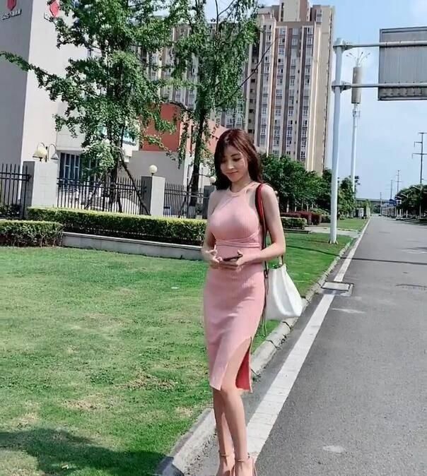 美女|街拍小姐姐,赶时髦的时尚美女,在镜头前低调又不失内涵