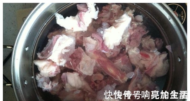 香料|想要羊肉煮得好吃,要按照这种“方式”,羊肉又烂又香!