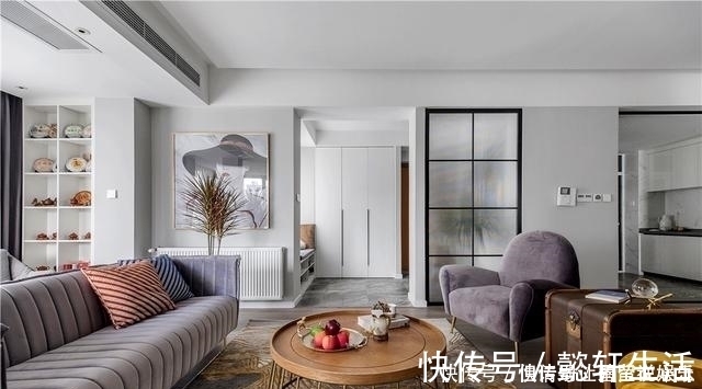 简约|她家150㎡轻奢风,玄关就露着不俗的品味,客厅是她最钟爱的地方