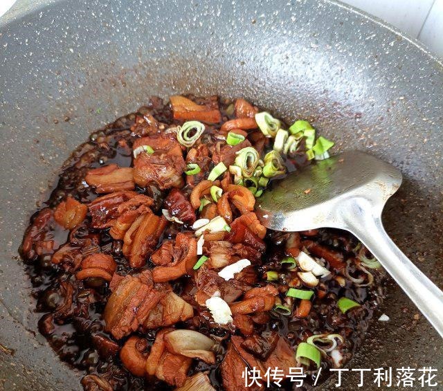 泡椒|酸包菜烧肉片,香而不腻,解馋下饭!