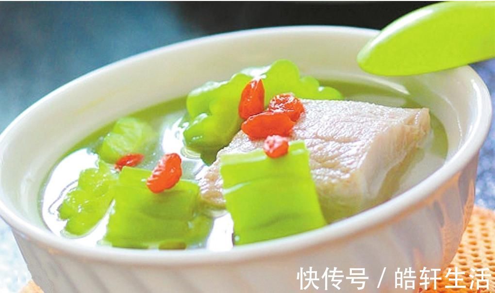 稳定血压|芹菜和它煮是高血压的“克星”,每天吃一点,稳定血压还你健康