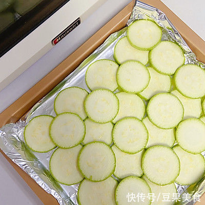 烤西葫芦这样吃,全家都喜欢