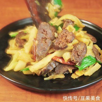 腊肠炒萝卜干|腊肠炒萝卜干，要的就是这个家常口儿