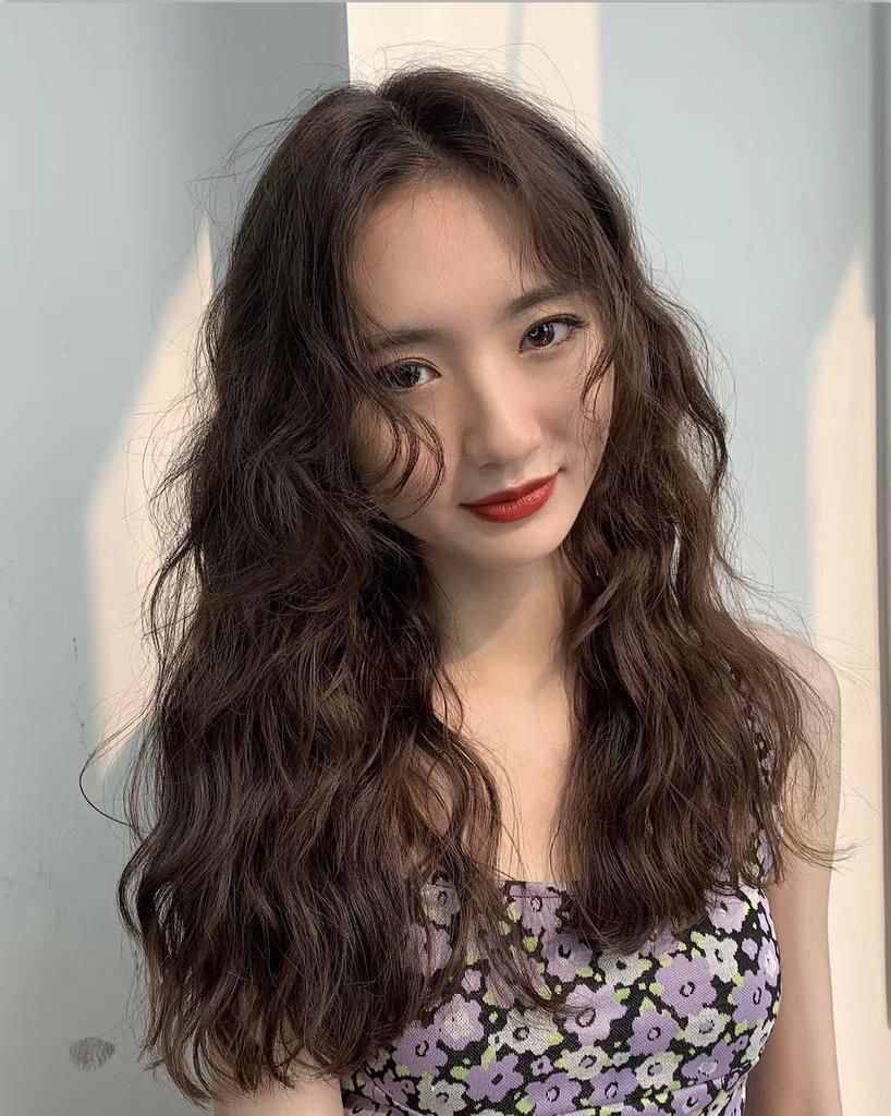 越烫越时尚发型20款，蓬松瘦脸真洋气，有你同款吗