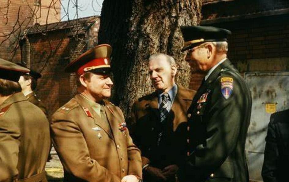 到底|80年代苏联拥有430万大军,但兵力仍严重不足,到底需要多少才算合适?