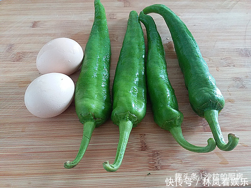 抢手|青椒鸡蛋新吃法,爽脆鲜香入味超下饭,比肉还抢手,全家都爱吃