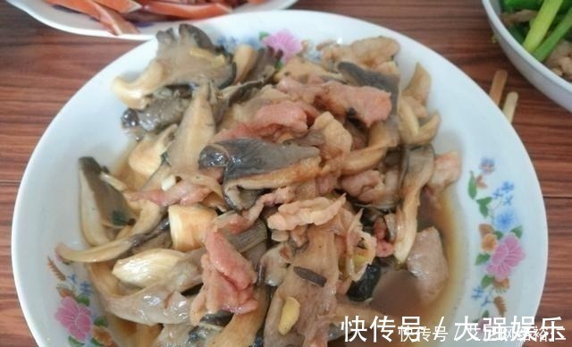 搭配|晒晒婆婆家的年夜饭，12道菜，荤素搭配有营养，简单好吃有味道